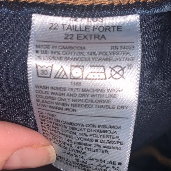 Old Navy Boot-Cut Secret Slim Pocket Jeans - Picture 4 of 4